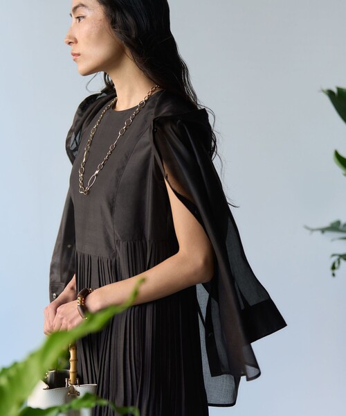 23区（ニジュウサンク）の「ソフトシアーフィルム ドロストフード シャツ（シャツ/ブラウス・レディース・ダークブラウン系/グレー系/ベージュ系・38）」の6枚目の写真