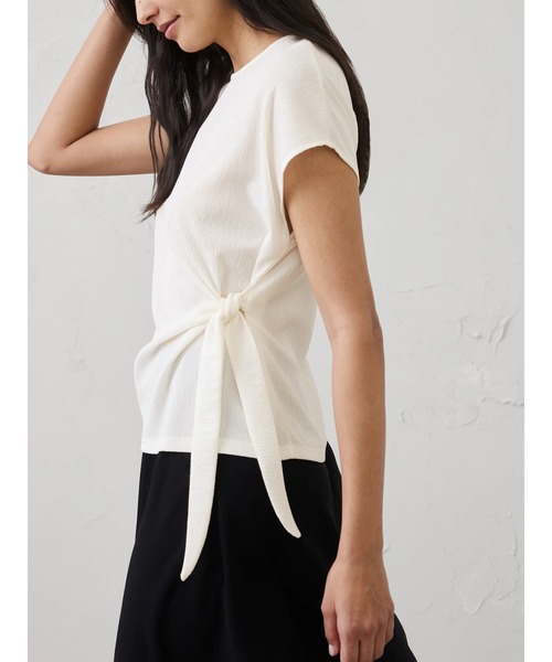 BANANA REPUBLIC FACTORY STORE（バナナリパブリック ファクトリーストア）の「BANANA REPUBLIC FACTORY STORE　　テクスチャード スモックド サイドタイ トップス（Tシャツ/カットソー・レディース・ネイビー/ベージュ/ホワイト・L/M/S/XS）」の3枚目の写真