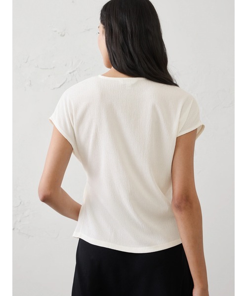 BANANA REPUBLIC FACTORY STORE（バナナリパブリック ファクトリーストア）の「BANANA REPUBLIC FACTORY STORE　　テクスチャード スモックド サイドタイ トップス（Tシャツ/カットソー・レディース・ネイビー/ベージュ/ホワイト・L/M/S/XS）」の5枚目の写真