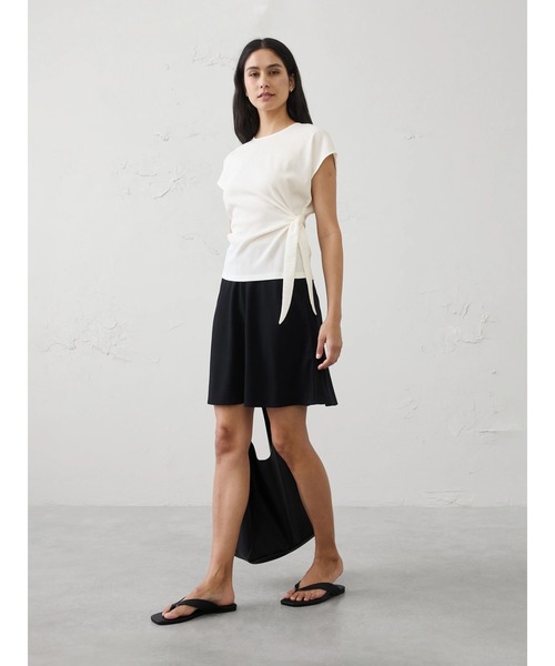 BANANA REPUBLIC FACTORY STORE（バナナリパブリック ファクトリーストア）の「BANANA REPUBLIC FACTORY STORE　　テクスチャード スモックド サイドタイ トップス（Tシャツ/カットソー・レディース・ネイビー/ベージュ/ホワイト・L/M/S/XS）」の6枚目の写真