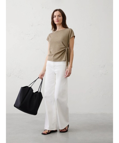 BANANA REPUBLIC FACTORY STORE（バナナリパブリック ファクトリーストア）の「BANANA REPUBLIC FACTORY STORE　　テクスチャード スモックド サイドタイ トップス（Tシャツ/カットソー・レディース・ネイビー/ベージュ/ホワイト・L/M/S/XS）」の7枚目の写真