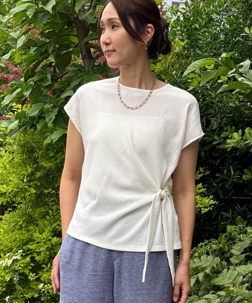BANANA REPUBLIC FACTORY STORE（バナナリパブリック ファクトリーストア）の「BANANA REPUBLIC FACTORY STORE　　テクスチャード スモックド サイドタイ トップス（Tシャツ/カットソー・レディース・ネイビー/ベージュ/ホワイト・L/M/S/XS）」の11枚目の写真