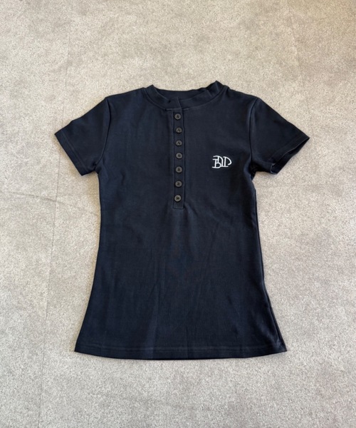 Teem Store(チームストア)の「韓国風 ヘンリーネック コンパクトT(Tシャツ/カットソー・レディース・ブラック・M/S)」の2枚目の写真
