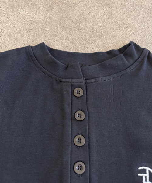 Teem Store(チームストア)の「韓国風 ヘンリーネック コンパクトT(Tシャツ/カットソー・レディース・ブラック・M/S)」の3枚目の写真