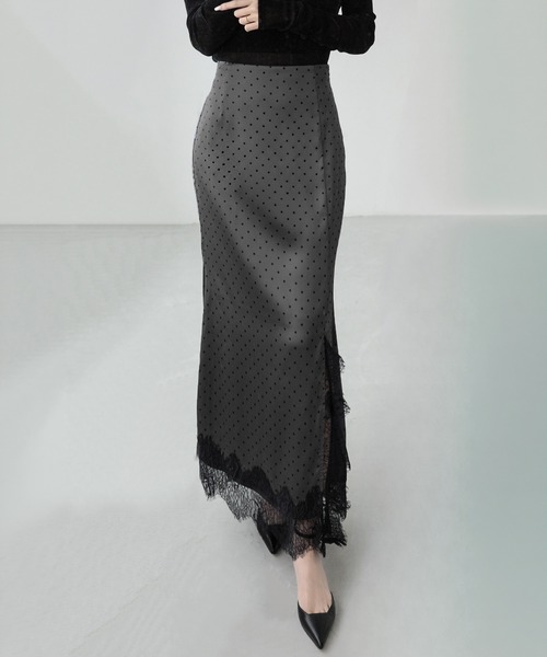Meiru(メイル)の「レーストリムスリットマーメイドスカート(スカート・レディース・チャコール/ブラック/アイボリー・SMALL/LARGE/MEDIUM)」の4枚目の写真