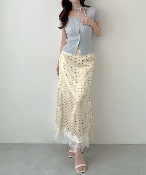 Meiru(メイル)の「レーストリムスリットマーメイドスカート(スカート・レディース・チャコール/ブラック/アイボリー・SMALL/LARGE/MEDIUM)」の8枚目の写真