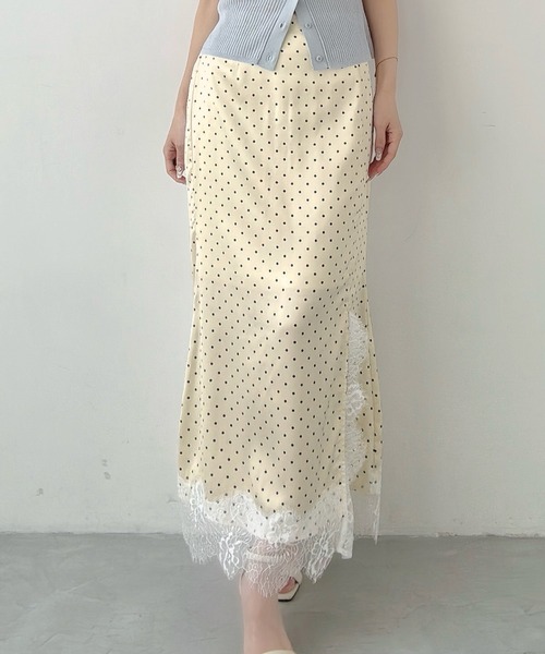 Meiru(メイル)の「レーストリムスリットマーメイドスカート(スカート・レディース・チャコール/ブラック/アイボリー・SMALL/LARGE/MEDIUM)」の10枚目の写真