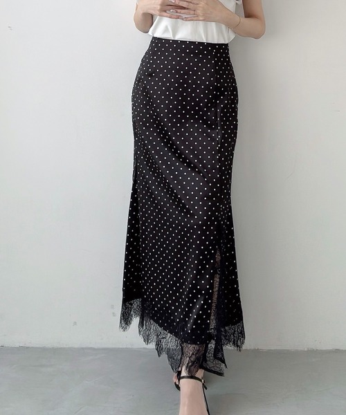 Meiru(メイル)の「レーストリムスリットマーメイドスカート(スカート・レディース・チャコール/ブラック/アイボリー・SMALL/LARGE/MEDIUM)」の12枚目の写真