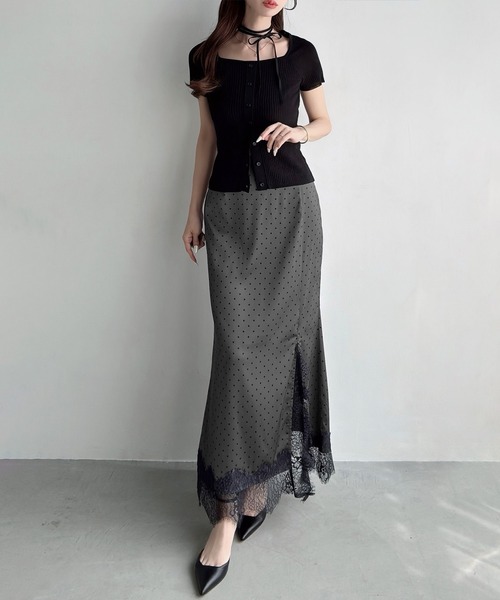 Meiru(メイル)の「レーストリムスリットマーメイドスカート(スカート・レディース・チャコール/ブラック/アイボリー・SMALL/LARGE/MEDIUM)」の14枚目の写真