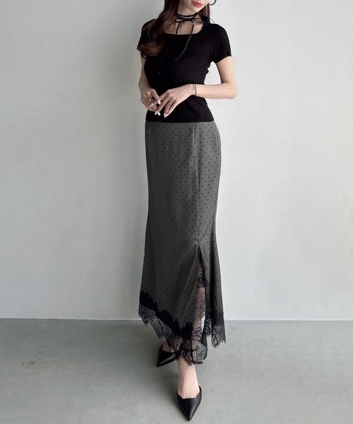 Meiru(メイル)の「レーストリムスリットマーメイドスカート(スカート・レディース・チャコール/ブラック/アイボリー・SMALL/LARGE/MEDIUM)」の15枚目の写真