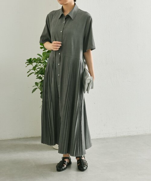 ear PAPILLONNER(イアパピヨネ)の「デニムプリーツワンピース【SUM1 STYLE】(ワンピース・レディース・ブラック/ブルー・FREE)」の3枚目の写真