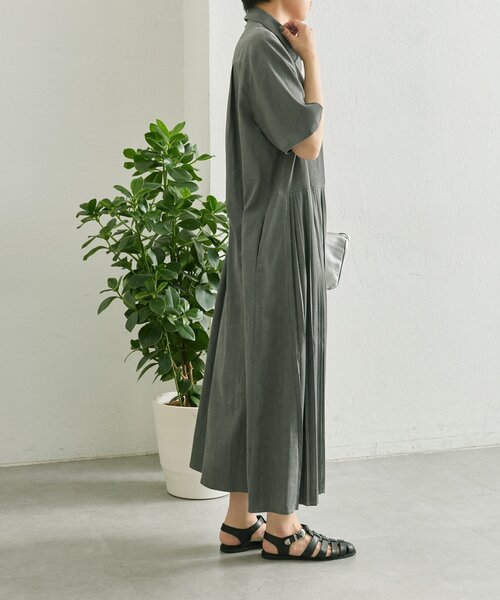 ear PAPILLONNER(イアパピヨネ)の「デニムプリーツワンピース【SUM1 STYLE】(ワンピース・レディース・ブラック/ブルー・FREE)」の5枚目の写真