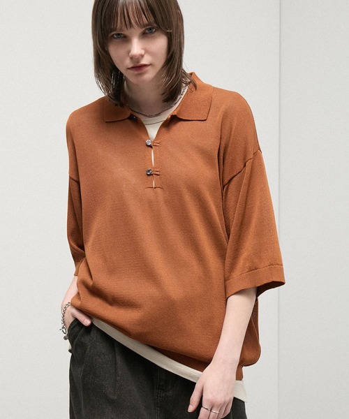 Alfred Alex(アルフレッドアレックス)の「【Alfred Alex】Dry Touch Skipper Knit Polo / コンパクトフィット スキッパーニットポロシャツ(ポロシャツ・メンズ・チャコール/ブルー/ライトグレー/ブラウン系/キャメル・M/L)」の5枚目の写真