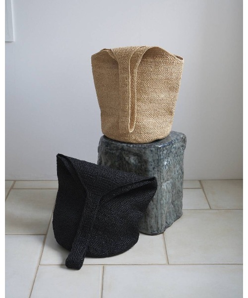 anuke(アンヌーク)の「anuke Raffia Tote Bag(ショルダーバッグ・レディース・ブラック/ベージュ・FREE)」の4枚目の写真