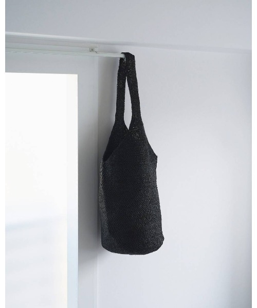 anuke(アンヌーク)の「anuke Raffia Tote Bag(ショルダーバッグ・レディース・ブラック/ベージュ・FREE)」の5枚目の写真