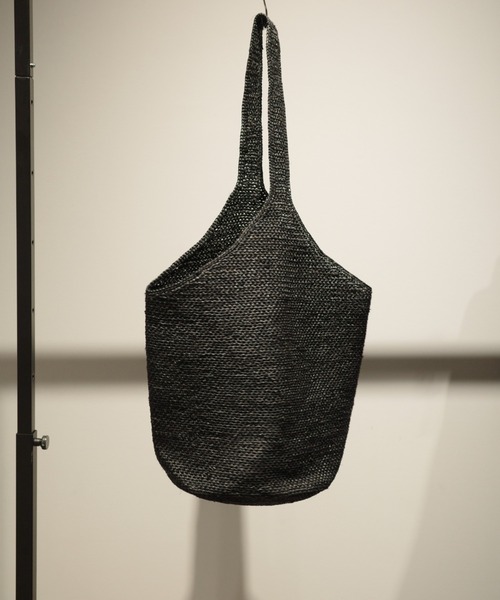 anuke(アンヌーク)の「anuke Raffia Tote Bag(ショルダーバッグ・レディース・ブラック/ベージュ・FREE)」の11枚目の写真