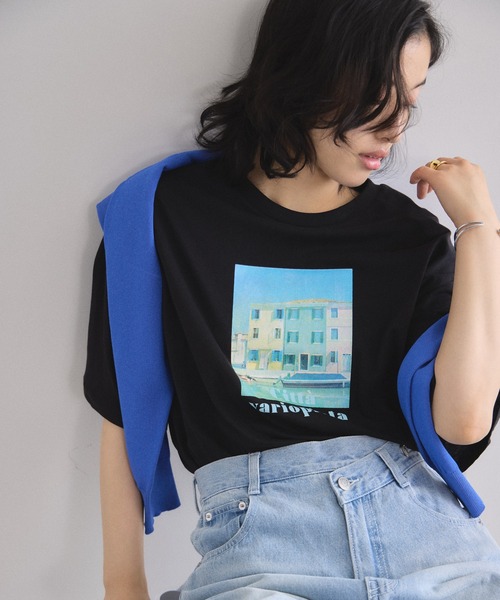 &. NOSTALGIA(アンドドットノスタルジア)の「フォトプリントTシャツ(Tシャツ/カットソー・レディース・オフホワイト/ブラック・M)」の2枚目の写真