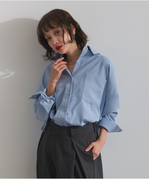 OandI(オーアンドアイ)の「スリーブアレンジドレープシャツ(シャツ/ブラウス・レディース・サックスブルー/ベージュ/ブラック/オフホワイト・FREE)」の4枚目の写真
