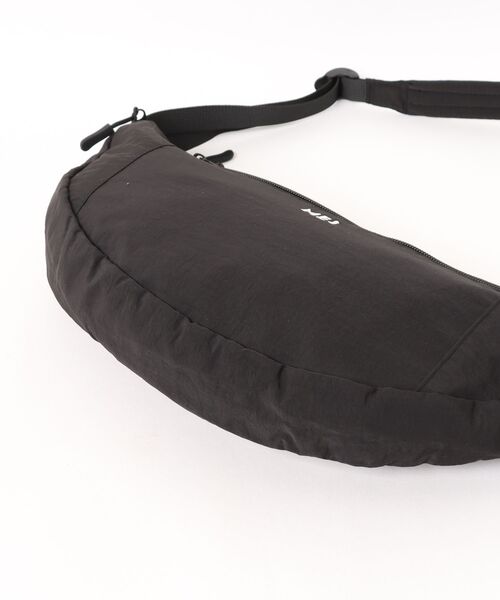 MEI(メイ)の「【MEI / メイ 】BOTTOM LINE SHOULDER / ボトムラインショルダー(ボディバッグ/ウエストポーチ・レディース・ライトグレー/ブラック/ベージュ・FREE)」の14枚目の写真