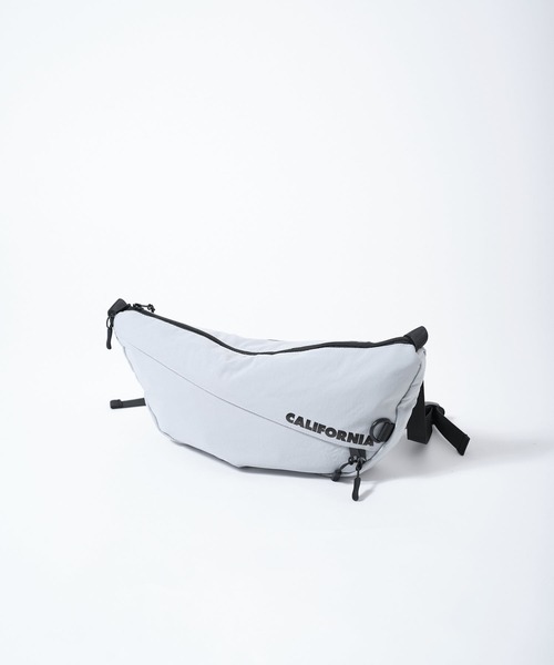 MEI(メイ)の「【MEI / メイ 】BOTTOM LINE SHOULDER / ボトムラインショルダー(ボディバッグ/ウエストポーチ・レディース・ライトグレー/ブラック/ベージュ・FREE)」の4枚目の写真