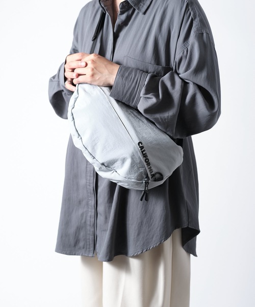 MEI(メイ)の「【MEI / メイ 】BOTTOM LINE SHOULDER / ボトムラインショルダー(ボディバッグ/ウエストポーチ・レディース・ライトグレー/ブラック/ベージュ・FREE)」の5枚目の写真