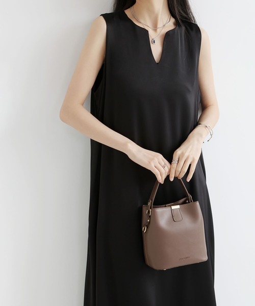 MAISON DE THERESE(メゾン ド テレーズ)の「Vカットネック ノースリーブロングワンピース カジュアル ロングマキシ丈(ワンピース・レディース・Black/White・FREE)」の7枚目の写真
