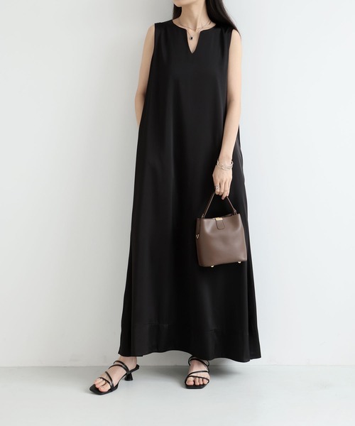 MAISON DE THERESE(メゾン ド テレーズ)の「Vカットネック ノースリーブロングワンピース カジュアル ロングマキシ丈(ワンピース・レディース・Black/White・FREE)」の15枚目の写真