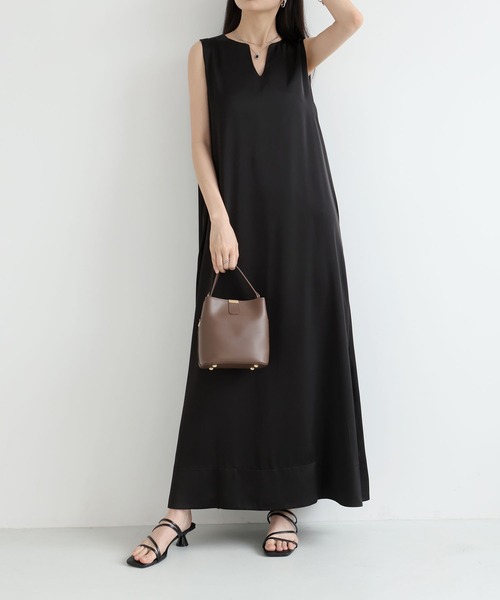 MAISON DE THERESE(メゾン ド テレーズ)の「Vカットネック ノースリーブロングワンピース カジュアル ロングマキシ丈(ワンピース・レディース・Black/White・FREE)」の3枚目の写真