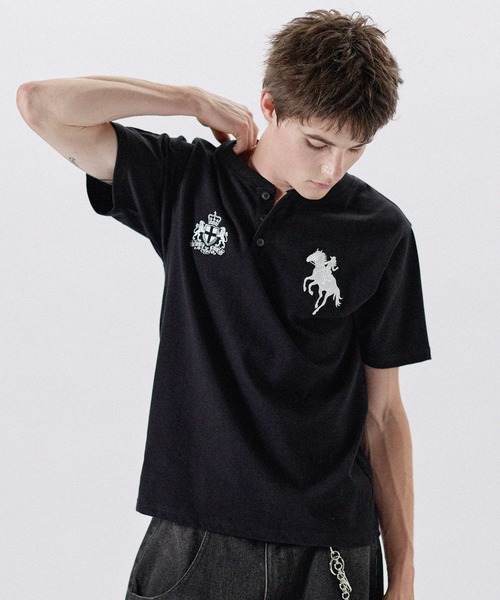 MSG(エムエスジー)の「ポニーグラフィックヘンリーネック半袖コットンTシャツ(Tシャツ/カットソー・メンズ・ピンク/ネイビー/ワイン/ホワイト/ブラック・XL/S/M/L)」の1枚目の写真
