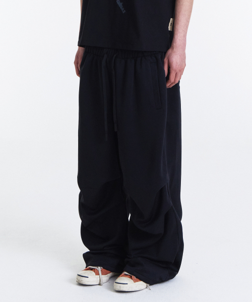KICHUL(キチョル)の「Routine Two Tuck Sweat Pants (Black)(その他パンツ・メンズ・その他・SMALL/MEDIUM/LARGE)」の2枚目の写真