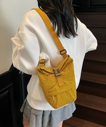 軽量ナイロンロールトップショルダーバッグ
