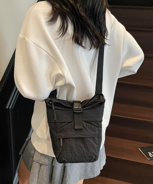 Miniministore(ミニミニストア)の「軽量ナイロンロールトップショルダーバッグ(ショルダーバッグ・レディース・ブルーグリーン/ブラック/ベージュ/スモークピンク/イエロー・FREE)」の2枚目の写真