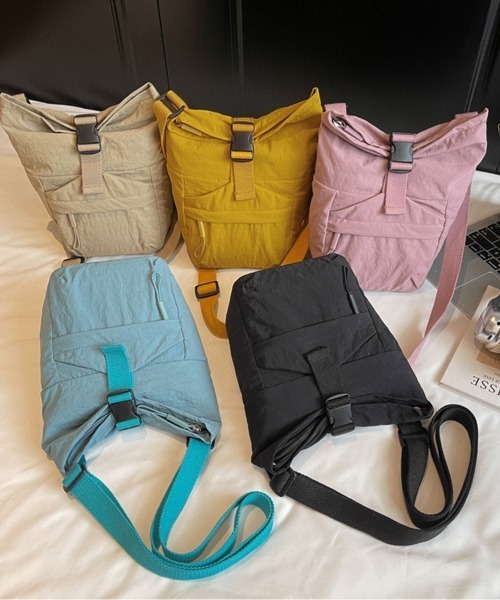 Miniministore(ミニミニストア)の「軽量ナイロンロールトップショルダーバッグ(ショルダーバッグ・レディース・ブルーグリーン/ブラック/ベージュ/スモークピンク/イエロー・FREE)」の6枚目の写真