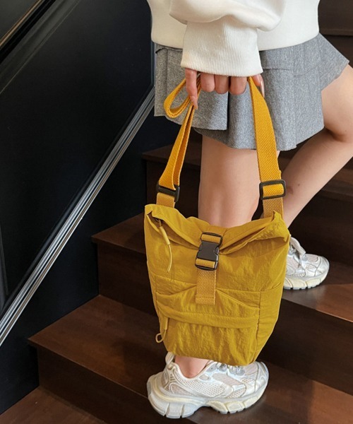 Miniministore(ミニミニストア)の「軽量ナイロンロールトップショルダーバッグ(ショルダーバッグ・レディース・ブルーグリーン/ブラック/ベージュ/スモークピンク/イエロー・FREE)」の12枚目の写真