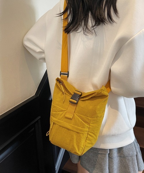 Miniministore(ミニミニストア)の「軽量ナイロンロールトップショルダーバッグ(ショルダーバッグ・レディース・ブルーグリーン/ブラック/ベージュ/スモークピンク/イエロー・FREE)」の14枚目の写真