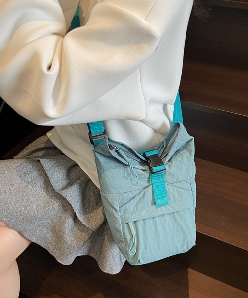 Miniministore(ミニミニストア)の「軽量ナイロンロールトップショルダーバッグ(ショルダーバッグ・レディース・ブルーグリーン/ブラック/ベージュ/スモークピンク/イエロー・FREE)」の16枚目の写真