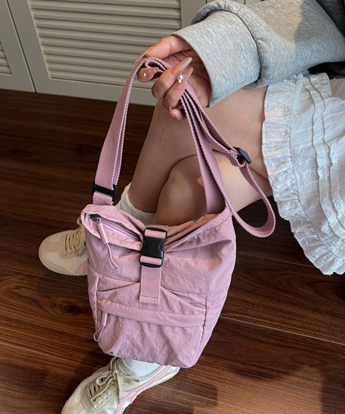 Miniministore(ミニミニストア)の「軽量ナイロンロールトップショルダーバッグ(ショルダーバッグ・レディース・ブルーグリーン/ブラック/ベージュ/スモークピンク/イエロー・FREE)」の18枚目の写真