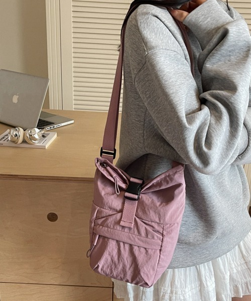 Miniministore(ミニミニストア)の「軽量ナイロンロールトップショルダーバッグ(ショルダーバッグ・レディース・ブルーグリーン/ブラック/ベージュ/スモークピンク/イエロー・FREE)」の19枚目の写真