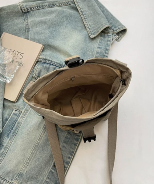 Miniministore(ミニミニストア)の「軽量ナイロンロールトップショルダーバッグ(ショルダーバッグ・レディース・ブルーグリーン/ブラック/ベージュ/スモークピンク/イエロー・FREE)」の22枚目の写真