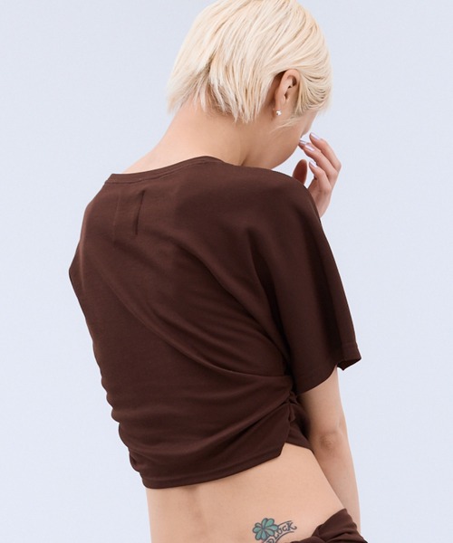THINGS THAT MATTER(シングス ザット マター)の「SIDE GATHERED CROPPED TEE / サイド ギャザード クロップド ティー(Tシャツ/カットソー・レディース・ブラウン/ブラック・FREE)」の5枚目の写真