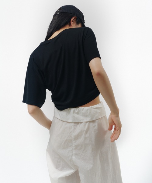 THINGS THAT MATTER(シングス ザット マター)の「SIDE GATHERED CROPPED TEE / サイド ギャザード クロップド ティー(Tシャツ/カットソー・レディース・ブラウン/ブラック・FREE)」の15枚目の写真