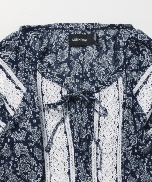 Ray BEAMS(レイビームス)の「MINKPINK / クローシェトリム トップス(シャツ/ブラウス・レディース・ネイビー・ONE SIZE)」の4枚目の写真
