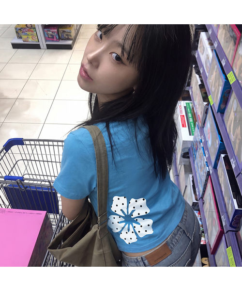 GRAVER（グレーバー）の「[ウーマン]ドットフラワー_ニュークロップ半袖Tシャツ_2カラー（Tシャツ/カットソー・レディース・スカイブルー/ホワイト・ONE SIZE）」の2枚目の写真
