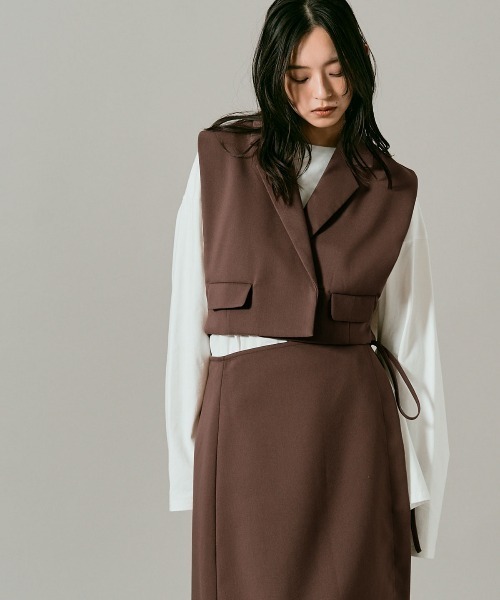 W:Huku（フーク）の「【W:Huku / クラシカルツイルシリーズ】ダブル ショート ベスト/ Classic Twill Double-breasted Short Vest（ベスト・レディース・ブラウン/ブラック/ベージュ/チャコール・FREE）」の3枚目の写真