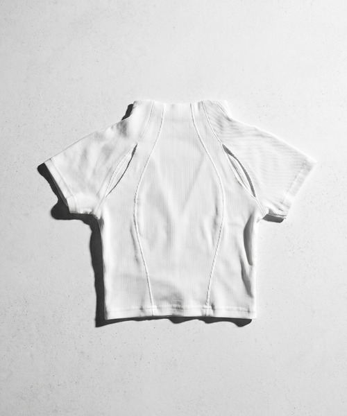 DURAS(デュラス)の「カットアウトクロップドTシャツ(Tシャツ/カットソー・レディース・グレー/ホワイト/ブラック・FREE)」の16枚目の写真