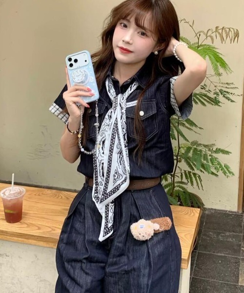 semplice(センプリチェ)の「シャツ × ワイドパンツ デニムセットアップ(セットアップ・レディース・ダークブルー・M/L/S)」の6枚目の写真