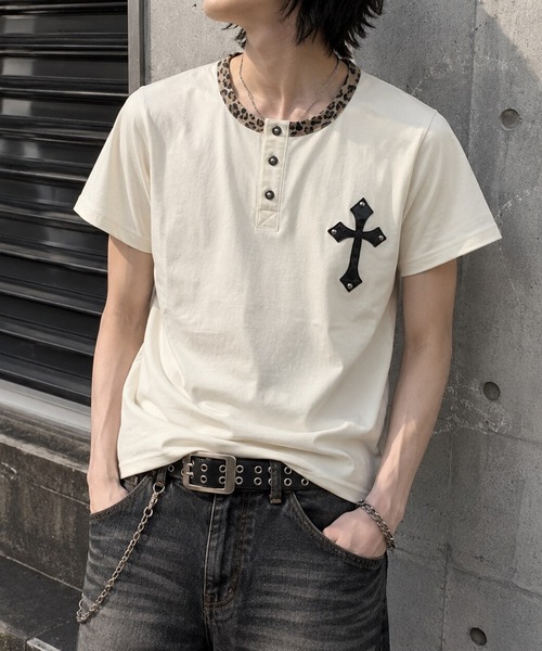 BENDER TOKYO(ベンダートウキョウ)の「カモフラ クロスワッペン スタッズ レオパードリブ ヘンリーネック Tシャツ(Tシャツ/カットソー・メンズ・ブラック/アイボリー・M/L)」の6枚目の写真