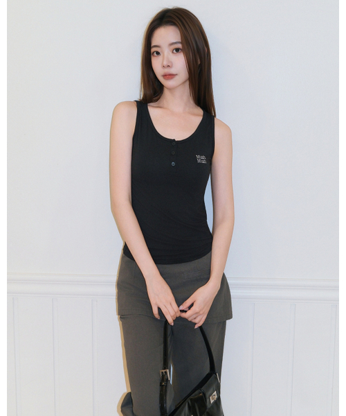 muahmuah（ムーアムーア）の「スリムヘンリーネックスリーブレス[ブラック]（Tシャツ/カットソー・レディース・その他・FREE）」の4枚目の写真