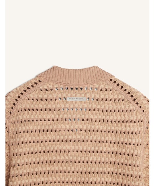 Maison Kitsune（メゾンキツネ）の「BASKET WEAVE KNITTED POLO（ポロシャツ・メンズ・ライトベージュ・XS/S）」の3枚目の写真