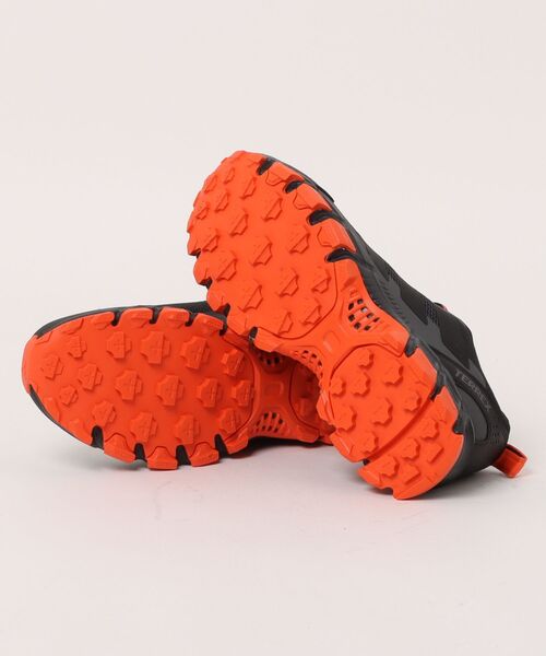 adidas(アディダス)の「《adidas》TERREXROCKADIAM(スニーカー・メンズ・シルバー系その他/ブラック系その他/ブラック系その他2・26.0cm/26.5cm/27.0cm/27.5cm/28.0cm/25.5cm)」の5枚目の写真